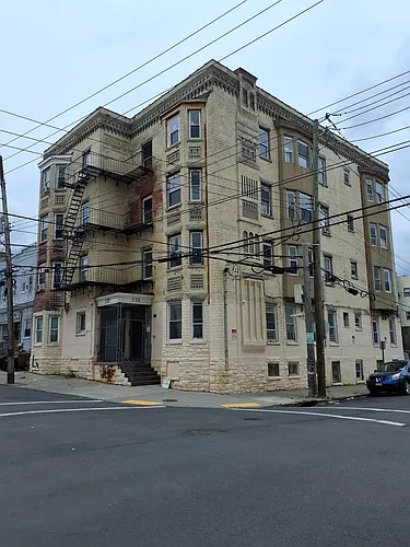 137 Hawthorne Ave #1A Photo 1