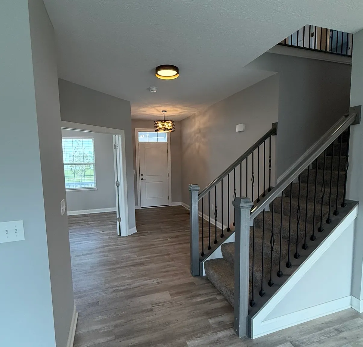 4 bed, 2.5 bath, 2291 sqft, $3,495 — Photo 2