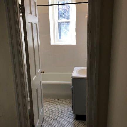2nd image of 427 W Sedgwick St APT A