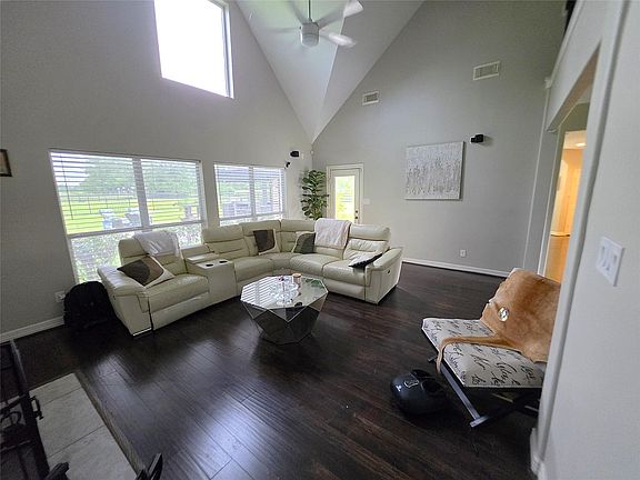 4th image of 202 Lakeland Cir