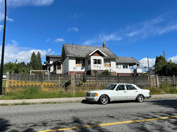 203 E 22nd St, North Vancouver, BC V7L 3C5
