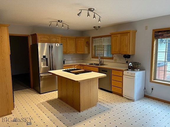 5th image of 601 N Electric St
