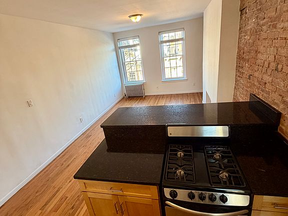 4th image of 36 Morton St APT 5A