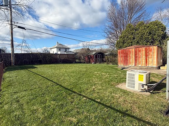 4th image of 2409 Oneida Dr