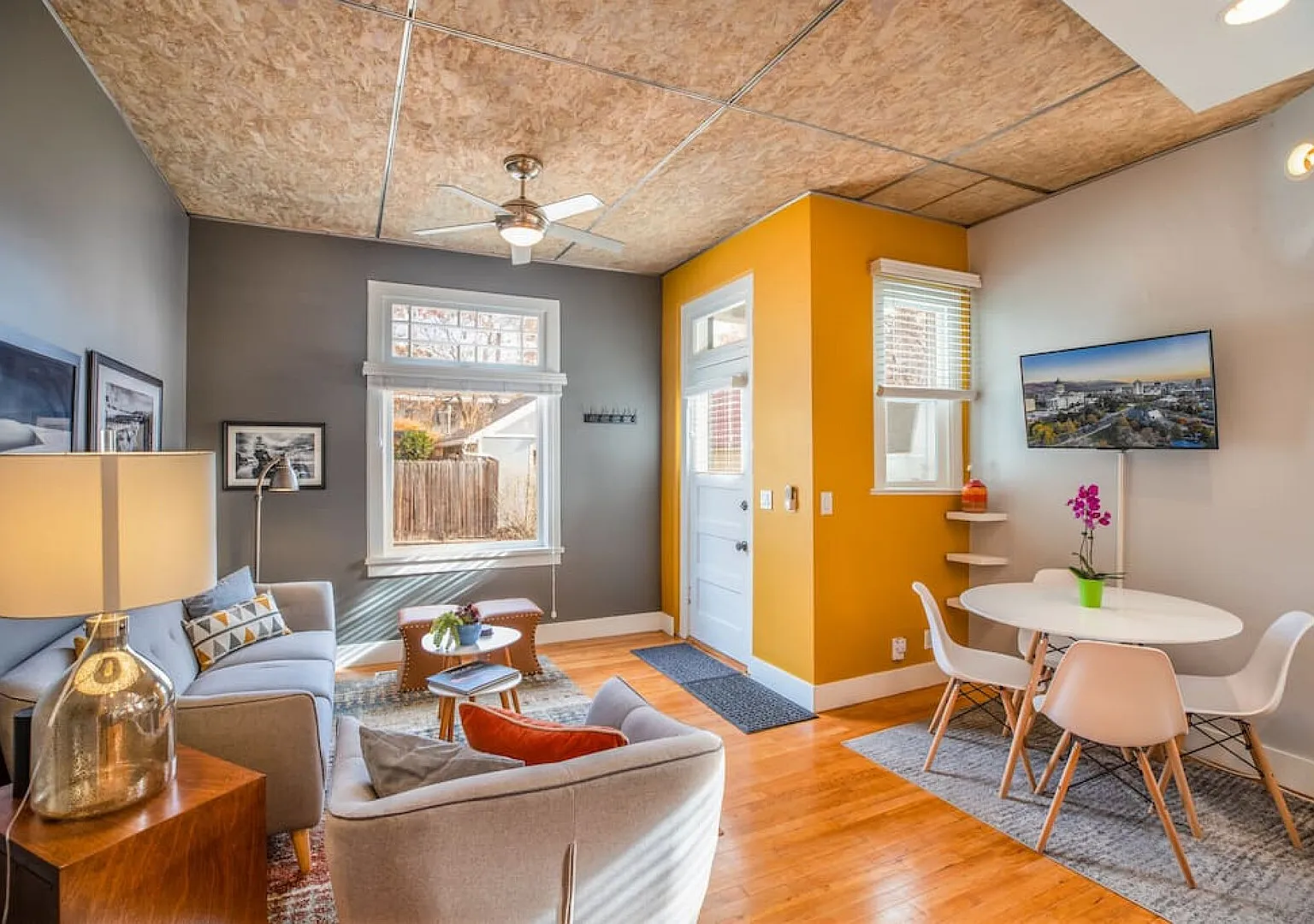 New Distinctive Historical Unit from 5 Star Host — Photo 3
