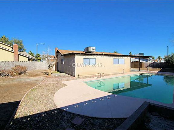 5th image of 6711 Redwood Cir