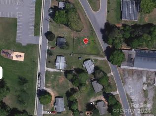 1416 Old Charlotte Rd, Statesville, NC 28677