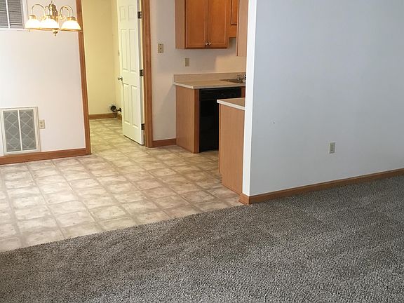 Living Rm looking to Dining Rm