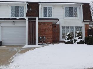 8581 Estate Plaza Dr, Warren, MI 48093