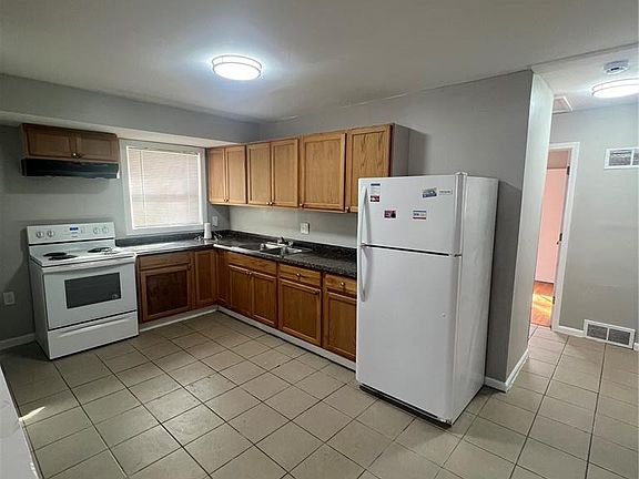 3rd image of 10201 Gourock Dr