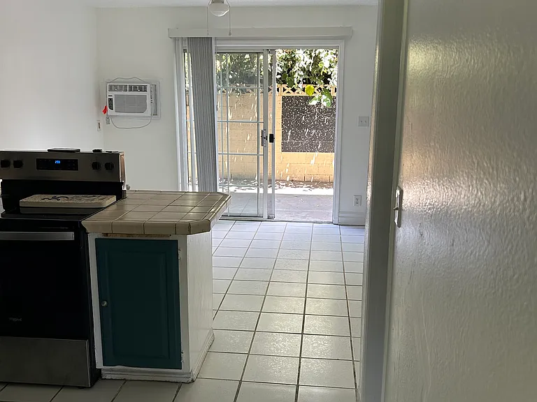 521 S Lyon St #35 — Photo 6