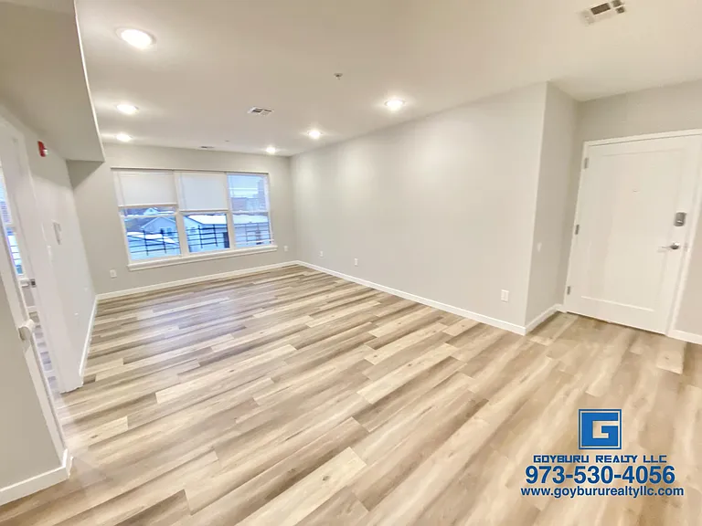 100 Carroll St #203-303-403 — Photo 4