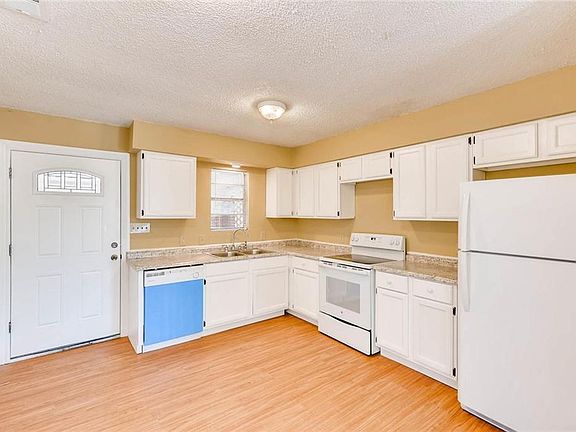 2nd image of 320 Parkwood Dr