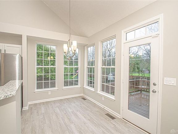 4th image of 2315 Queensway Dr
