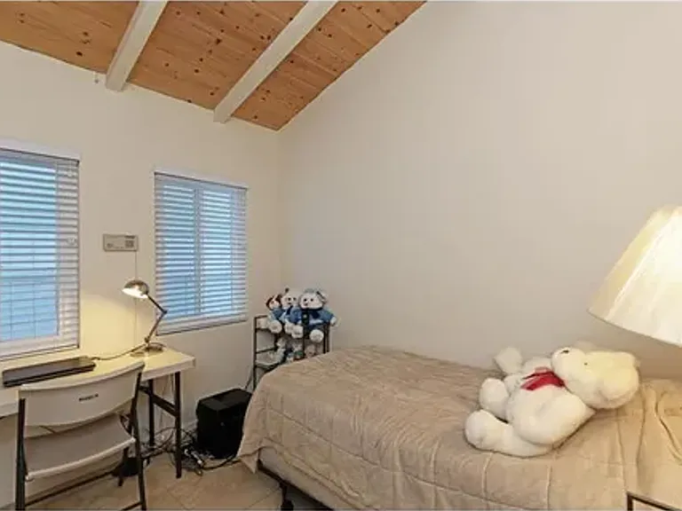 1249 Torrey Pines Rd — Photo 16