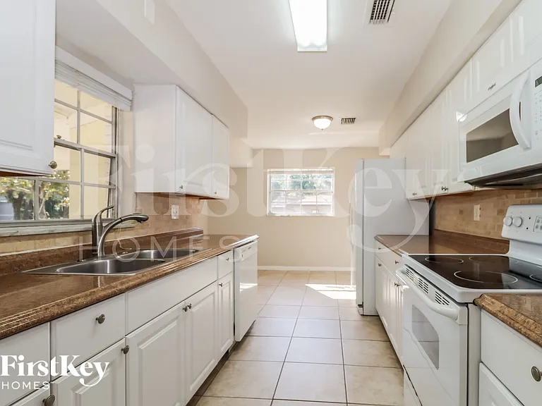 9303 N Edison Ave — Photo 6