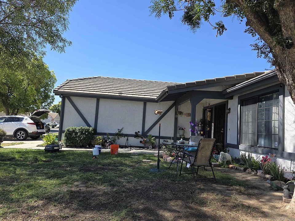 1st image of 713 Pinehurst Dr