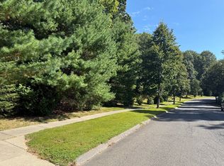 35 Pembroke Ter, East Longmeadow, MA 01028