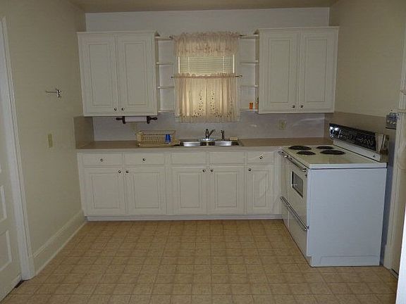 3rd image of 309 Gilmer Cir