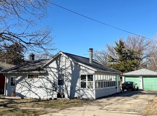 402 W South St, Morrison, IL 61270