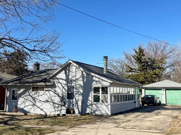 402 W South St, Morrison, IL 61270