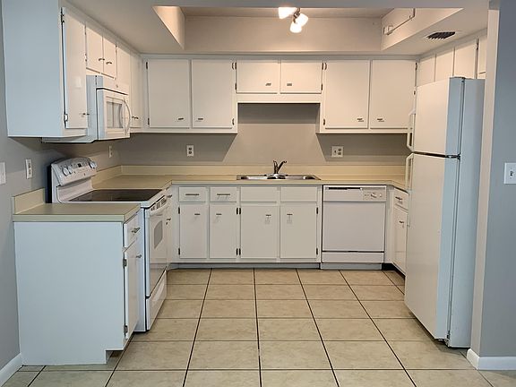 5th image of 639 SE 13th Ave APT 116