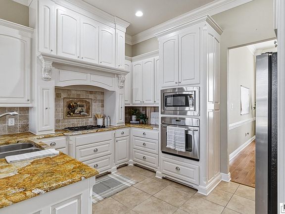 5th image of 436 E Frenchmans Bend Rd