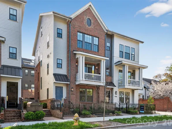 3111 Pinehurst Pl, Charlotte, NC 28209