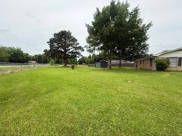 403 Polly St — Photo 16