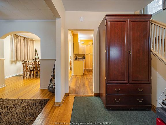 3rd image of 550 Allendale St