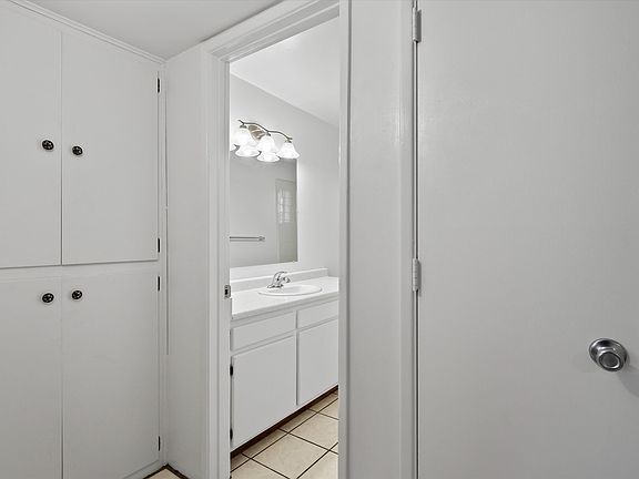 4th image of 4525 E Bellevue St APT A