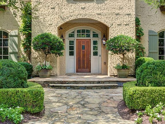 2nd image of 1005 Heards Ferry Rd