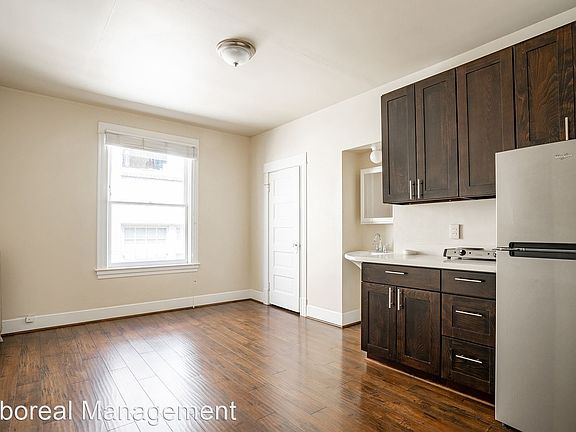 4th image of 1627 Belmont Ave #5