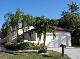 71 Ironwood Way N, Palm Beach Gardens, FL 33418