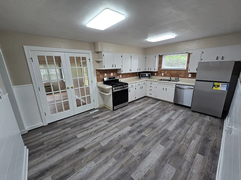 236 W Granada Ave — Photo 6