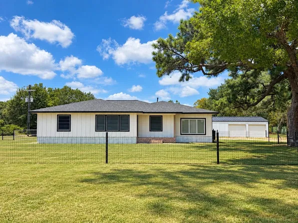 341 Jefferson St, Cat Spring, TX 78933