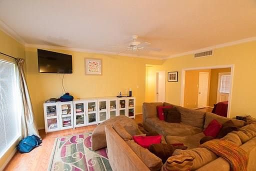 4th image of 4409 Bellaire Dr S APT 212S