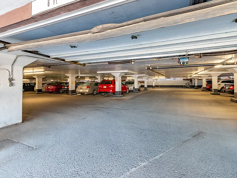 275 Albert St E — Photo 16