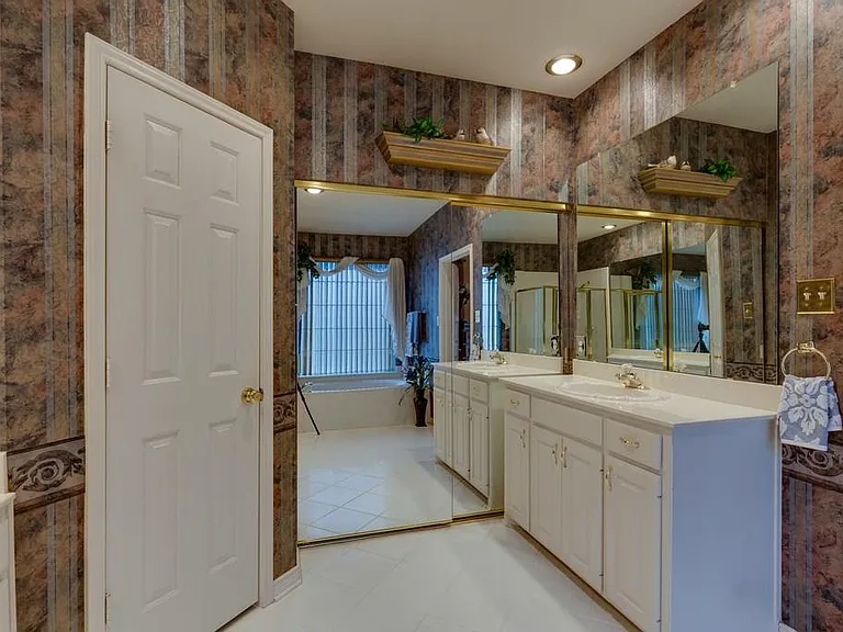 801 Steeps Ct — Photo 24