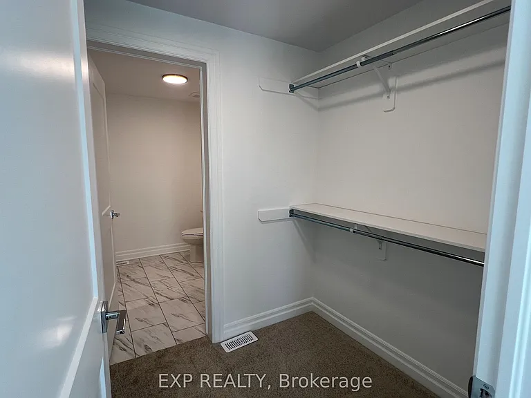 7532 Splendour Dr #UPPER — Photo 14
