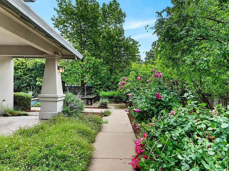 2204 Bryce Ln — Photo 49