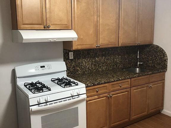 4th image of 2118 Broadway