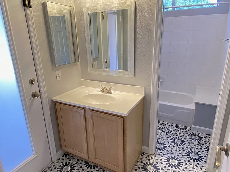 3358 E Wickieup Ln — Photo 29