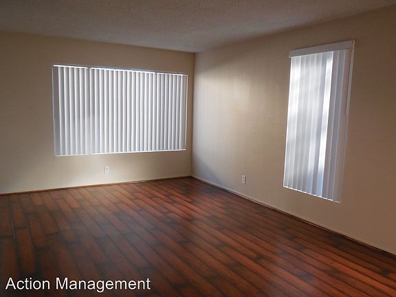3rd image of 265 Newport Ave APT 01
