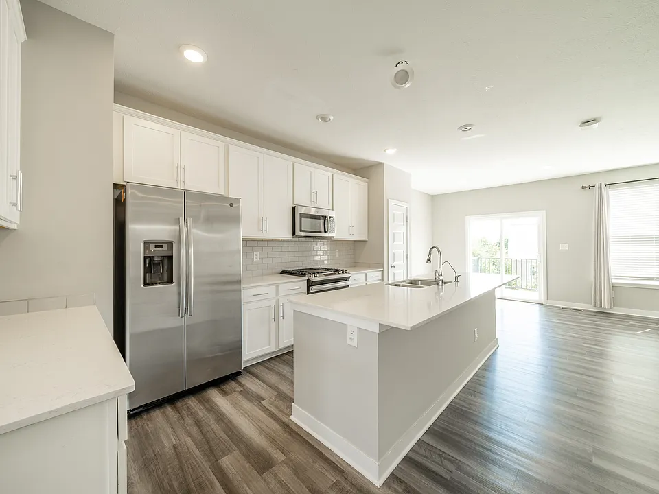 3539 Brampton Ln