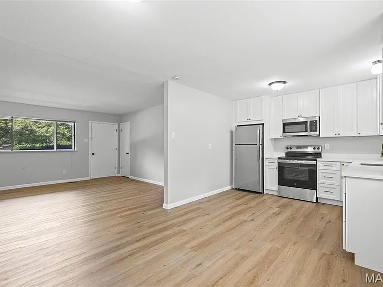 404 Spring Meadows Dr — Photo 16