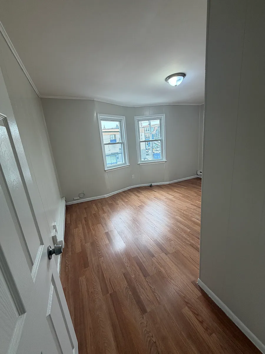 Building Photo - 176 Bloomfield Ave #2