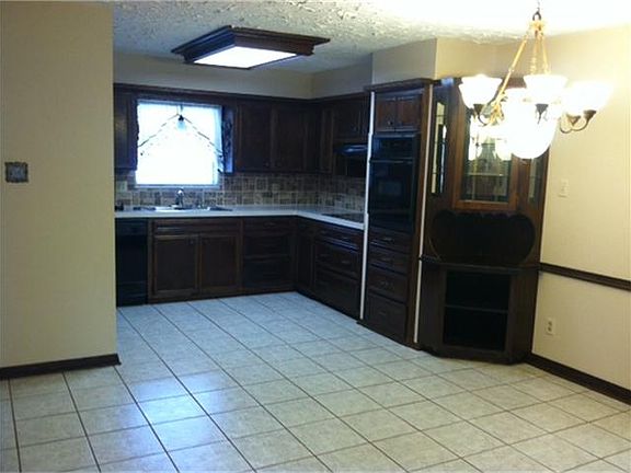 FULL REMODELED KITCHEN AND BREAKFAST AREA