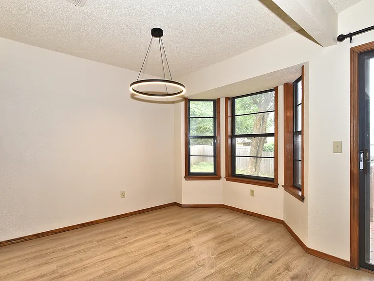 2500 W Honolulu St — Photo 15