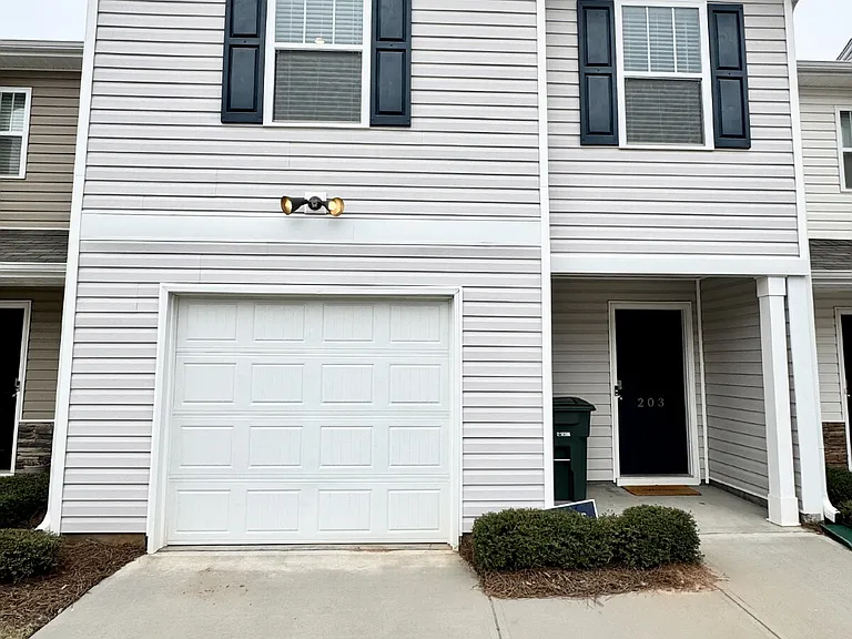 203 Oakmont Valley Trl — Photo 3